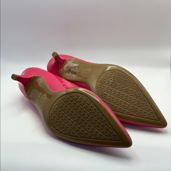 Michael Kors Fuchsia Patent Leather kitten Heels - Picture 4 of 8